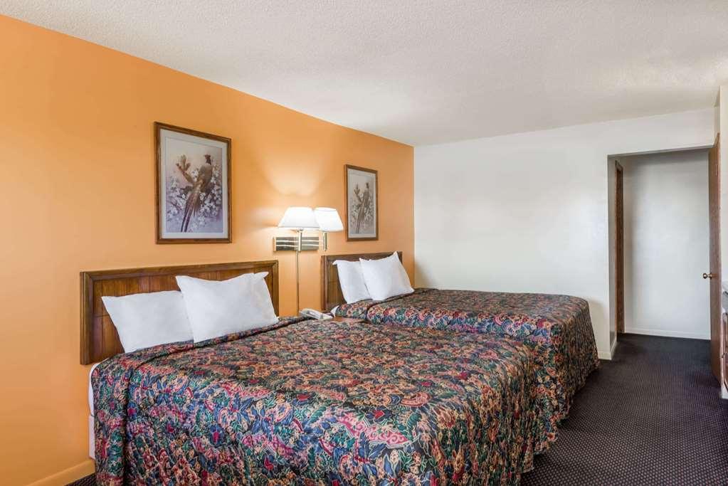 Knights Inn - Chanute Room photo