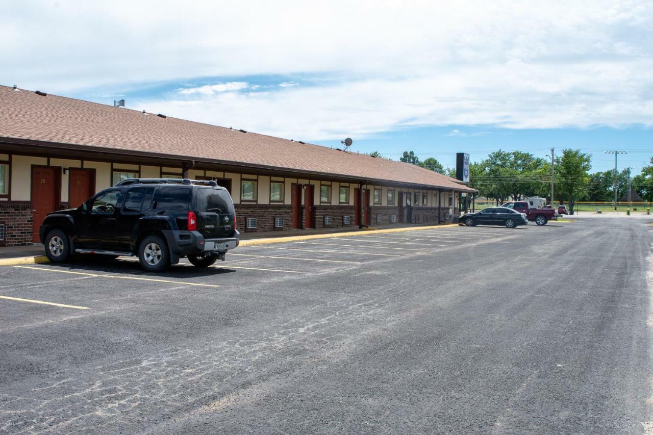 Knights Inn - Chanute Exterior photo
