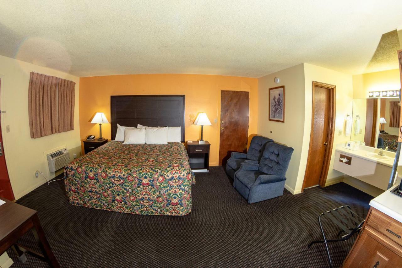 Knights Inn - Chanute Room photo