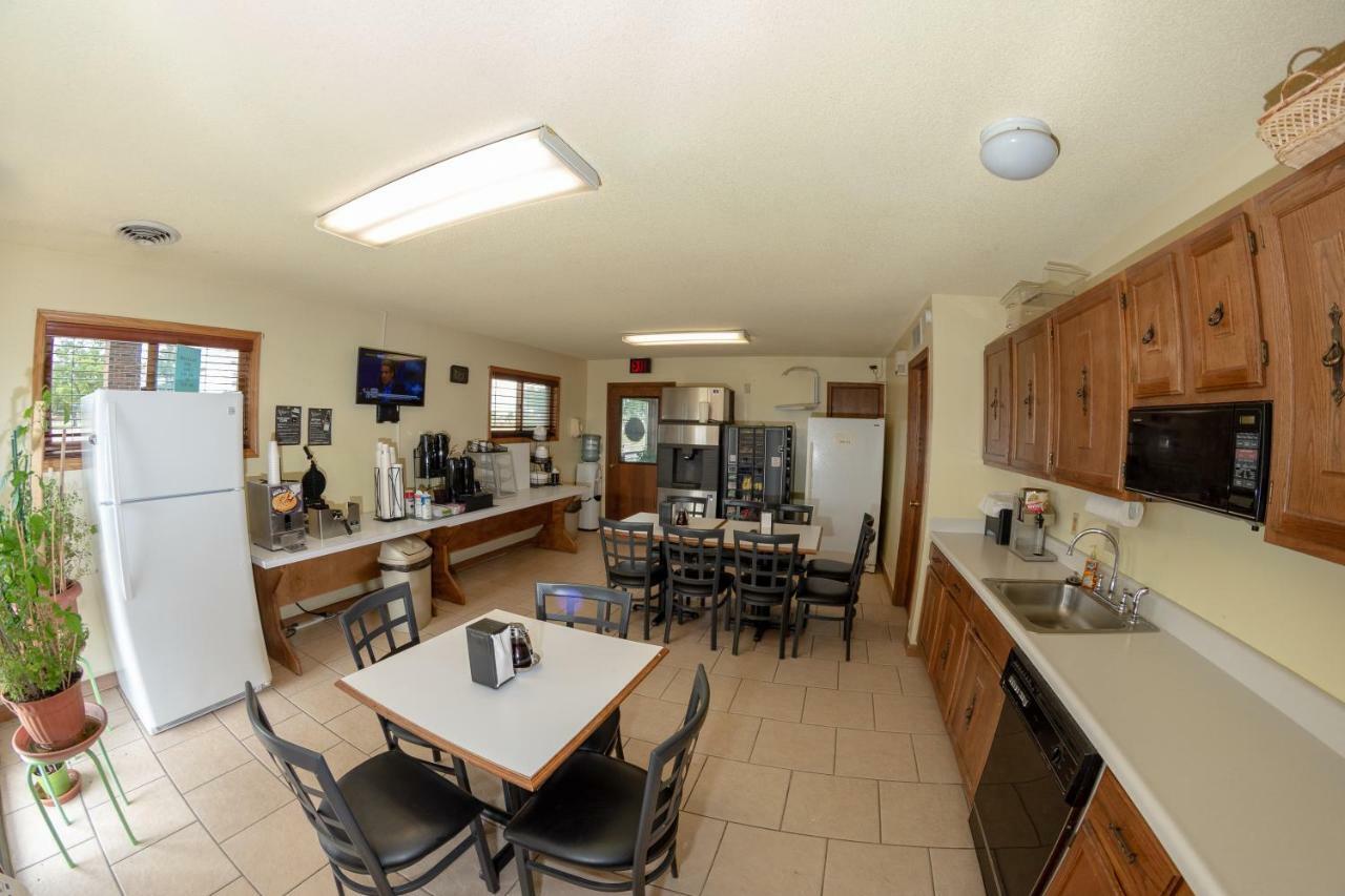 Knights Inn - Chanute Exterior photo